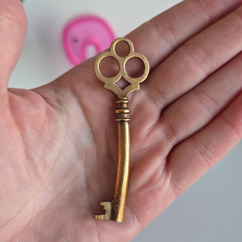 2 13/16" Antique Brass Skeleton Key Trefoil Bow Hollow Barrel Has Bend